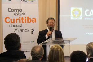 presidente do cau paraná faz palestra em evento do sinaenco