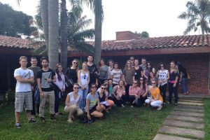 estudantes visitam a sede do cau paraná