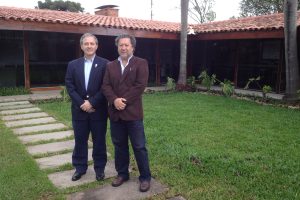 Presidente da FADEA, Gerardo Montaruli, e presidente do CAU/PR, Jeferson Dantas Navolar, na sede do CAU/PR.