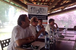 arquitetos debatem meio ambiente no passeio público