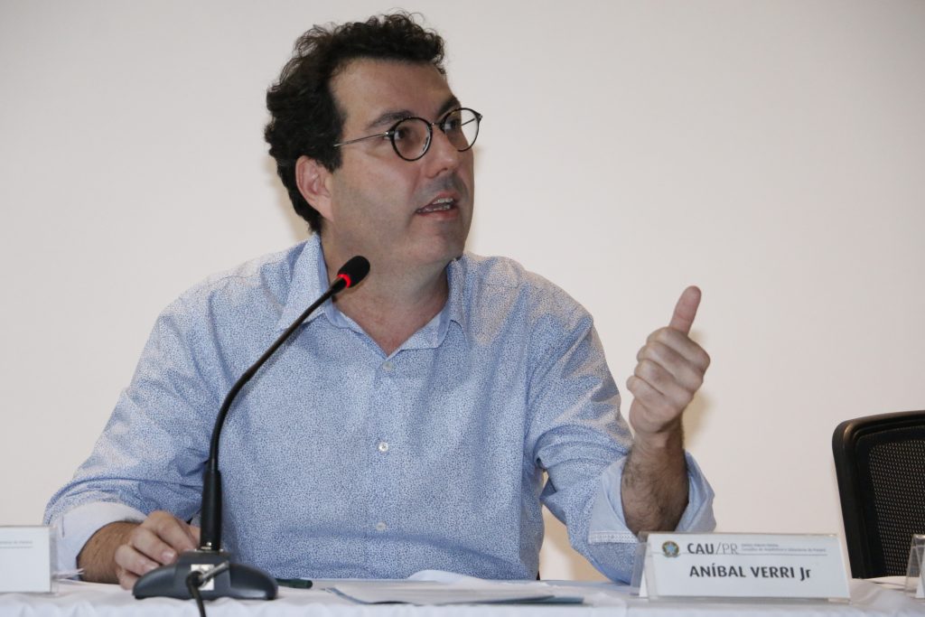 O conselheiro do CAU/PR, Aníbal Verri Júnior